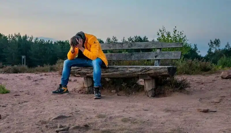 Trist mann utslitt. rus og psykiatri behandling. alkoholiker Vendepunktet alkoholbehandling privat rusbehandling